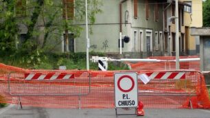 Il passaggio a livello chiuso a Seregno