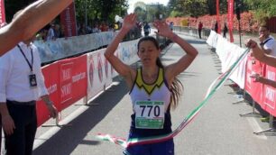 L'arrivo vincente nella 50 chilometri femminile di Paola Di Tillo, neo campionessa italiana