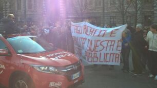 Lavoratori e rappresentanti sindacali della Star alla partenza della Milano-Sanremo