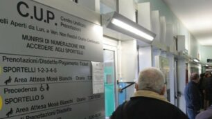 Un centro di prenotazione dell’ospedale San Gerardo di Monza