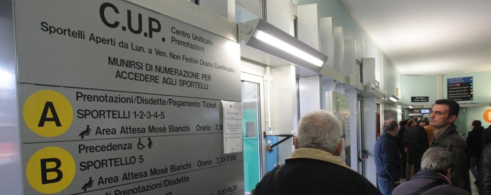 Un centro di prenotazione dell’ospedale San Gerardo di Monza