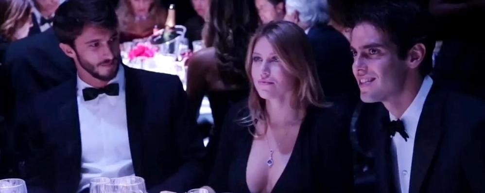 Una foto d’archivio di Barbara Berlusconi e Lorenzo Guerrieri alla serata AmFar di Milano (foto dal video ufficiale)