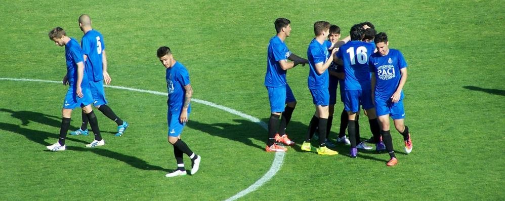 Calcio, l'esultanza del Seregno dopo il raddoppio di Marco Gasparri