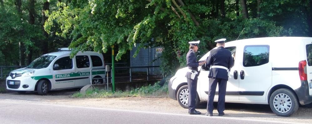 I controlli della polizia locale di Cesano nelle Groane per contrastare  lo spaccio di droga - foto Cristina Marzorati