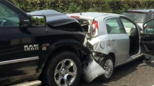 La scena del sinistro, con la Fiat Punto schiacciata