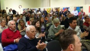 La sala civica colma, a Biassono, per il  faccia a faccia organizzato dal Cittadino