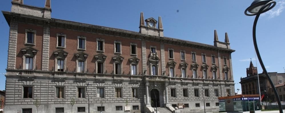 Monza, il municipio in piazza Trento Trieste