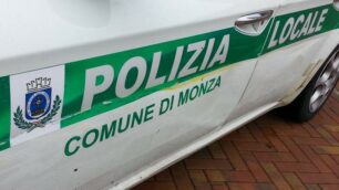 Monza, l’auto della polizia locale speronata durante l’inseguimento di mercoledì  in zona piazzale Virgilio
