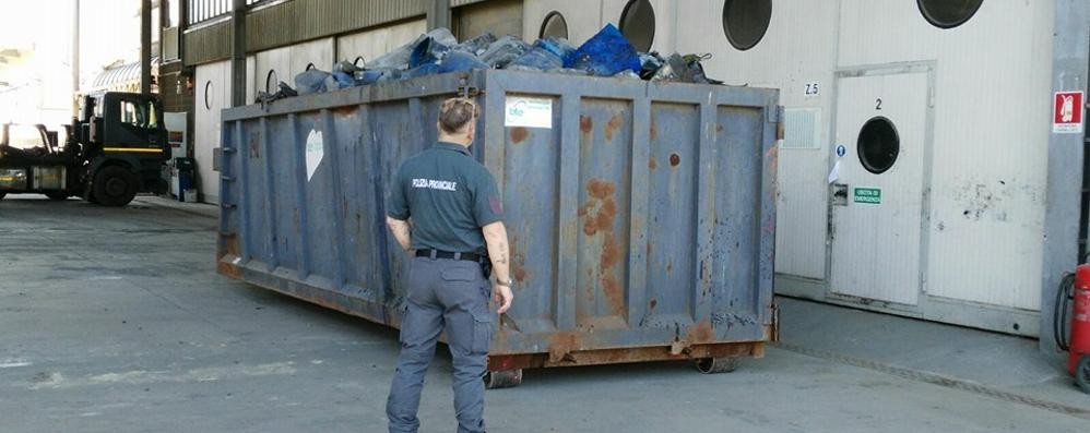 Forze dell’ordine alla Nova ambiente - foto Mastantuono