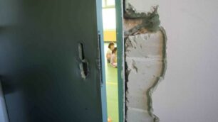 Lo scasso alla scuola elementare Anzani di Monza