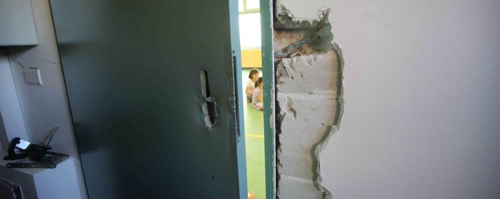 Lo scasso alla scuola elementare Anzani di Monza