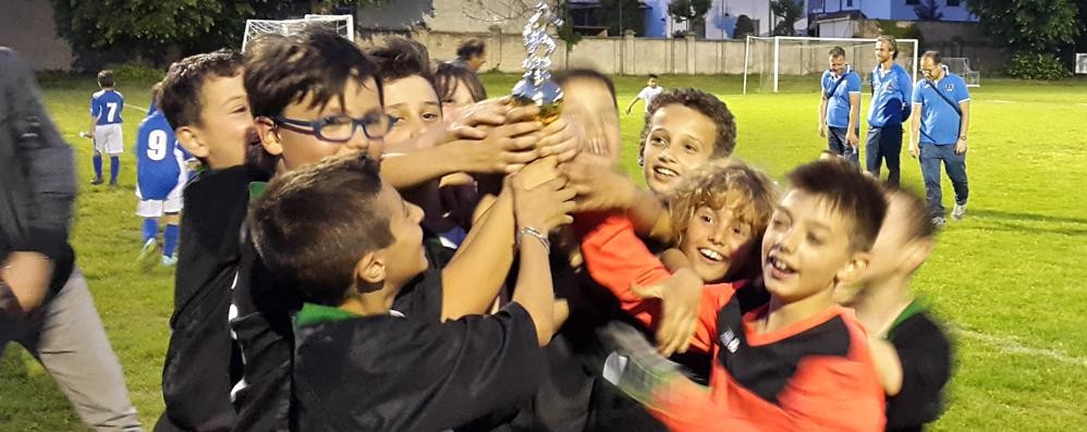 Vimercate - L’esultanza dei ragazzi della Ges Monza per la conquista della vittoria (Foto Boni)