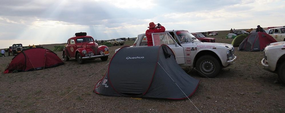 Il Portello alla Pechino-Parigi: l'accampamento dove i piloti hanno riposato il primo giorno in Mongolia a Undurshireet - foto Portello