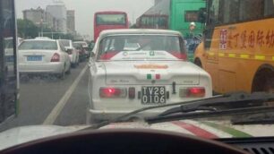 Il Portello di Seregno alla Pechino-Parigi: le auto escono da Pechino, traffico permettendo - foto Portello