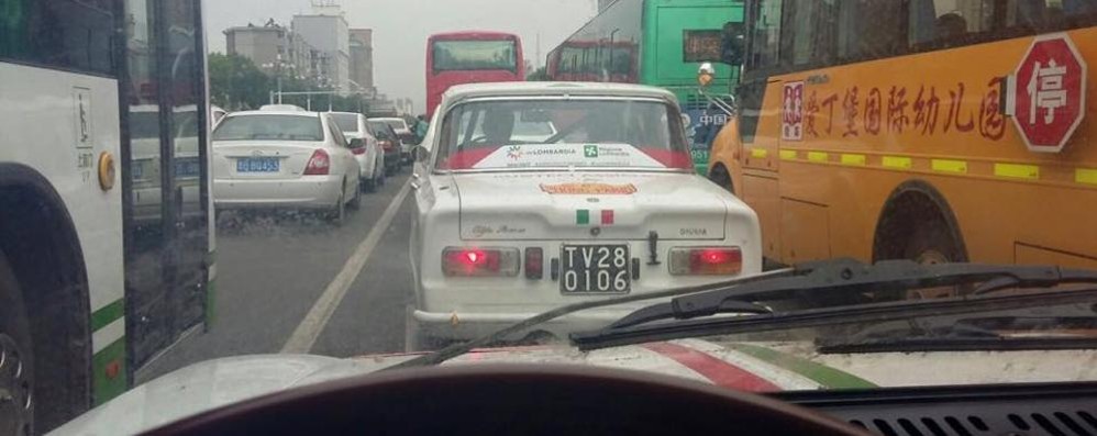 Il Portello di Seregno alla Pechino-Parigi: le auto escono da Pechino, traffico permettendo - foto Portello