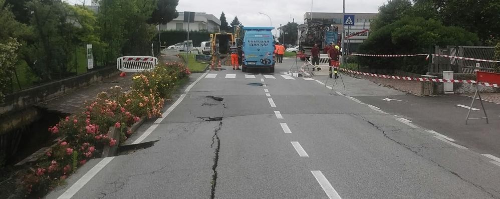 Bernareggio, il cedimento di via Dante