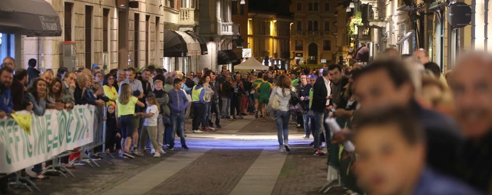 Il pubblico al via della Monza - Resegone 2016