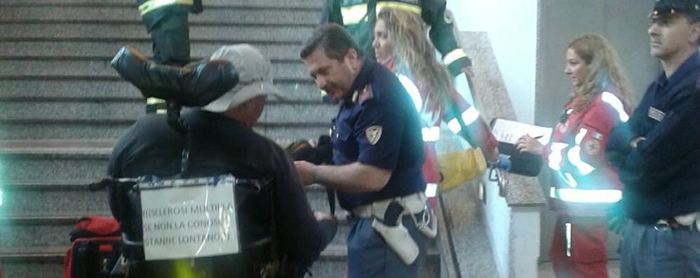 Riccardo Riccobello bloccato in stazione insieme ai soccorritori