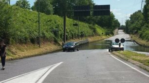 La zona della bananina di Usmate Velate chiusa al traffico e piena d'acqua - foto Galbiati