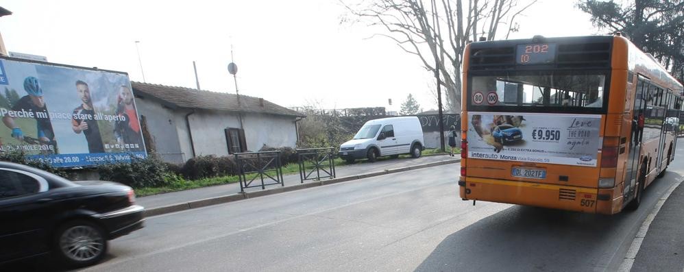 Un autobus in servizio a Monza