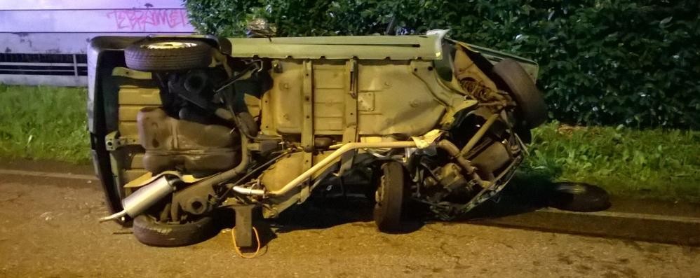 La Fiat Panda ribaltata a seguito dell’incidente