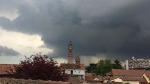 Il cielo di Monza oscurato dalle nubi: c’è il rischio di temporali forti