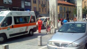 Lissone, i soccorsi in piazza Libertà per l’investimento di una ragazza di 11 anni