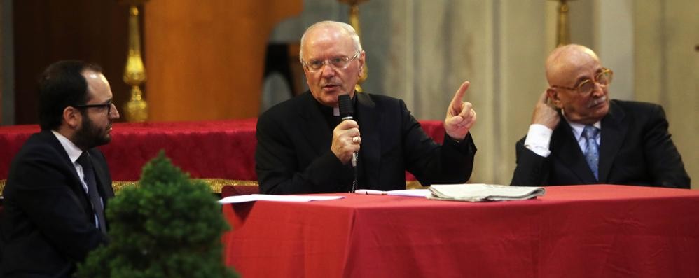 Monsignor Galantino, segretario della Cei, a San Pietro Martire a Monza. A sinistra, il direttore de il Cittadino, Martino Cervo; a destra Filippo Carrese del Club Unesco