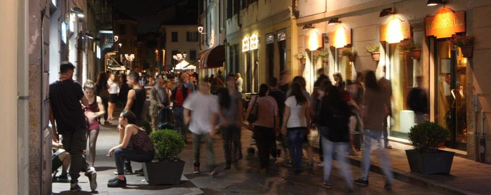 Monza, movida estiva in via Bergamo