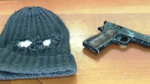 Il cappellino e la scacciacani del ladro in bicicletta di Monza
