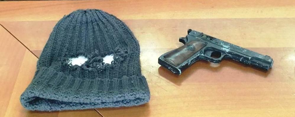 Il cappellino e la scacciacani del ladro in bicicletta di Monza