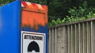 Monza, la colonnina per l’autovelox di viale Brianza imbrattata durante la notte