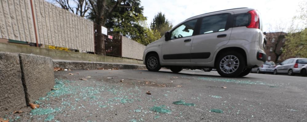 Monza, vandalismi contro le auto in via Eraclito