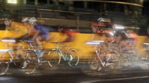 Monza, la 12 ore di ciclismo dal tramonto all’alba