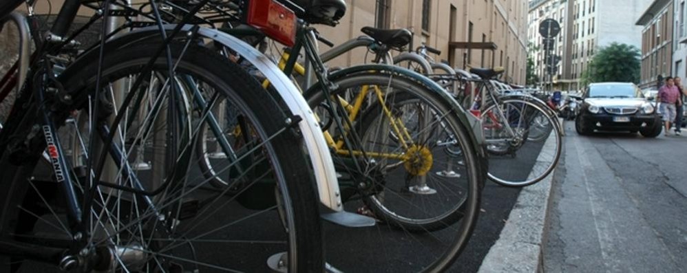 Biciclette parcheggiate a Monza