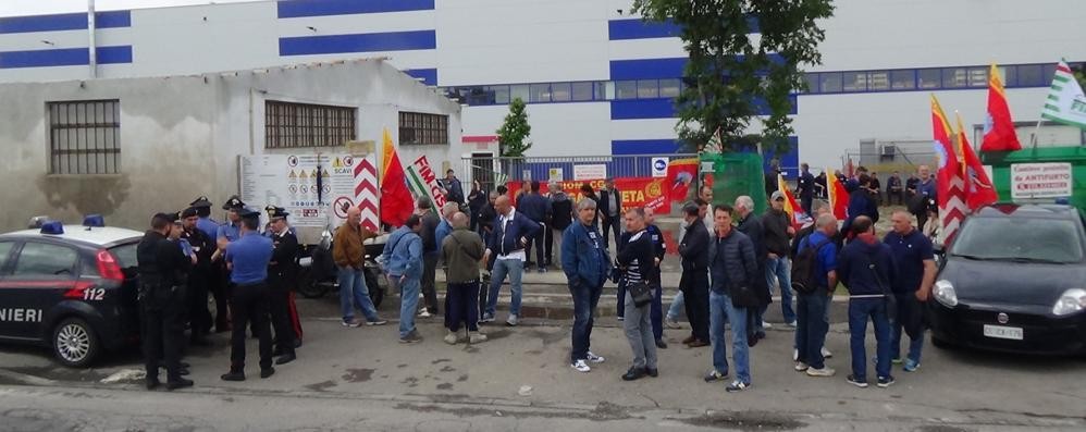 Nova Milanese, agitazione Weir Gabbioneta - foto Pier Mastantuono