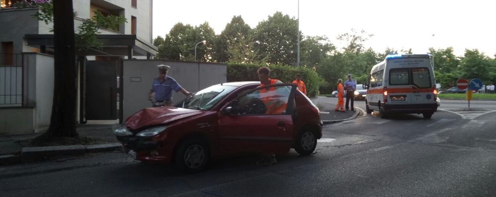 Seregno, l’ incidente in via San Vitale (foto Edoardo Terraneo)