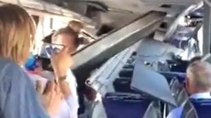 Meda, l’interno del pullman in un fotogramma di un video girato a bordo
