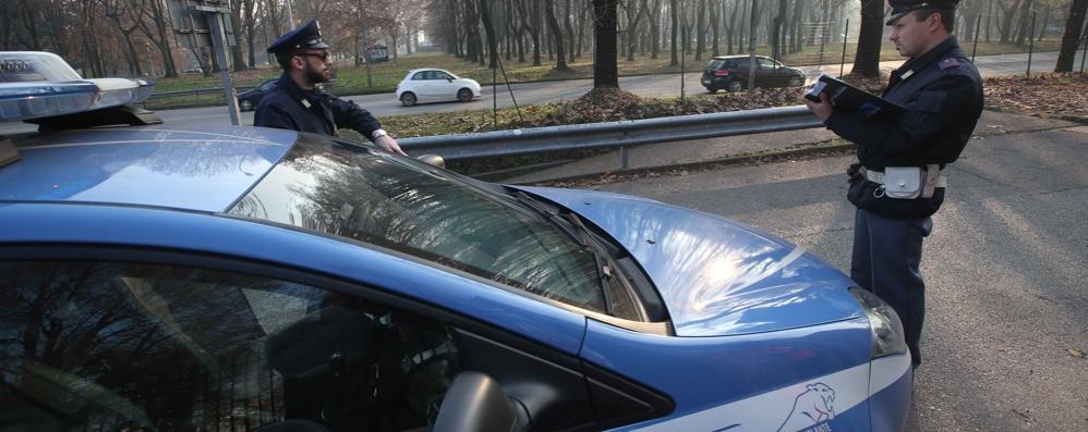 Una volante della polizia di stato di Monza