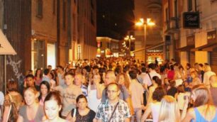 Seregno- giovedì lunghi Nei mesi di giugno e luglio in centro città c'è l'apertura serale dei negozi