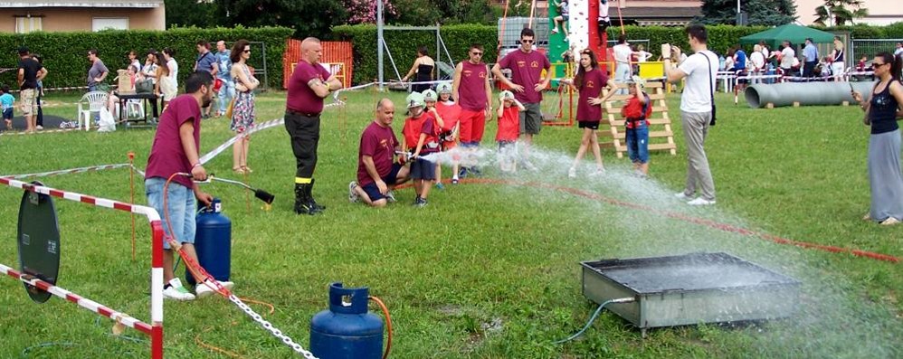 Seregno, il campo pratica per bambini alla festa dei vigili del fuoco volontari - foto Colzani