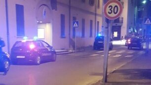 Carabinieri in via Battisti a Carate Brianza - foto Botto Rossa