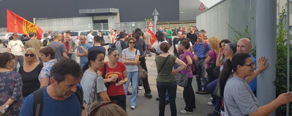 Brugherio, mobilitazione lavoratori Candy lunedì 11 luglio 2016 - foto Pinoia