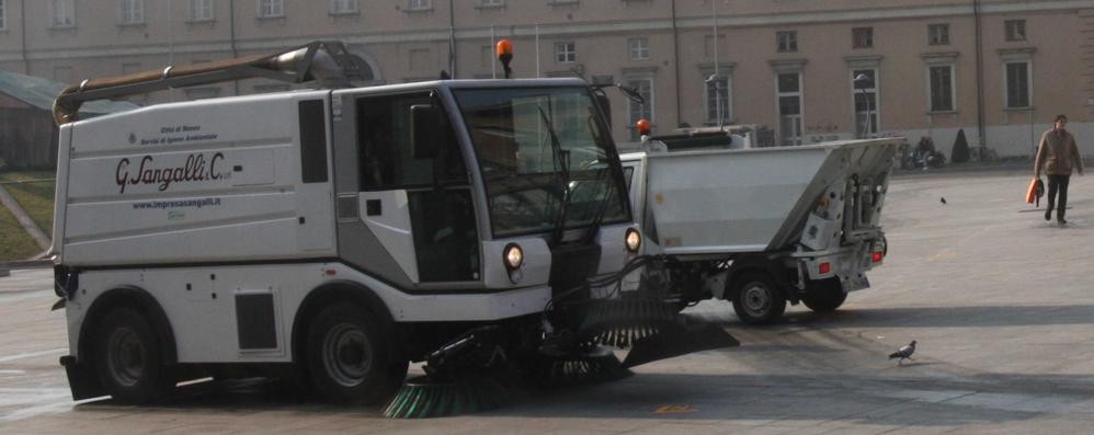 Mezzi della Sangalli all’opera a Monza