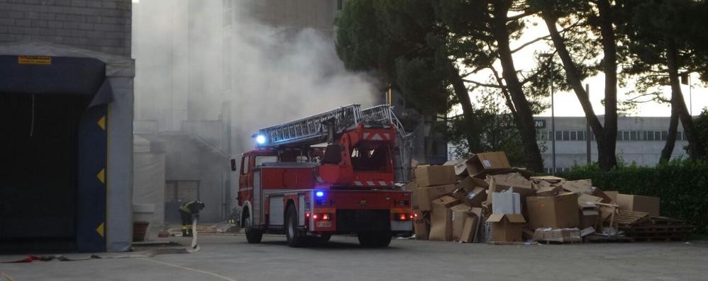 Verano Brianza, incendio in via Turati - foto Edoardo Terraneo