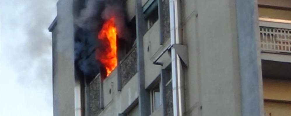 Paderno Dugnano, le fiamme in via Bolivia