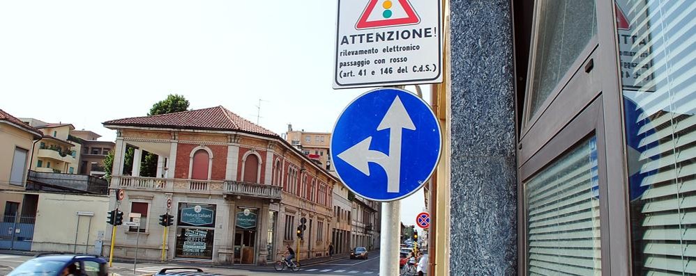 Via MATTEOTTI Semafori ELETTRONICI