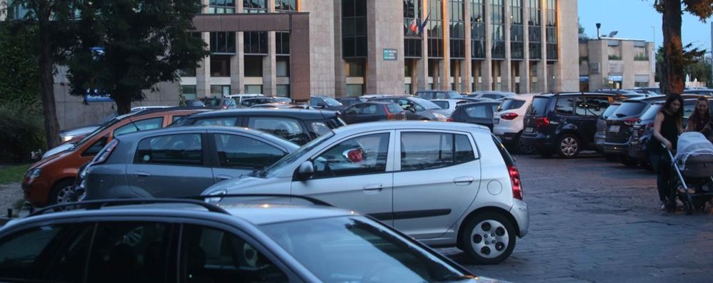 Il parcheggio di piazza Cambiaghi