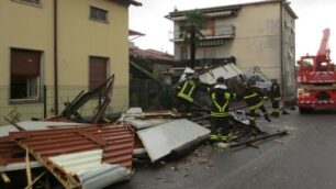 L’intervento dei vigili del fuoco in via Bixio, a Giussano