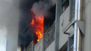 Paderno Dugnano, l’incendio in via Bolivia - foto Mastantuono